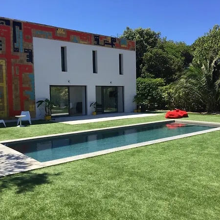 ゲストハウス Le Cube Design A Avec Piscine Et Cuisine