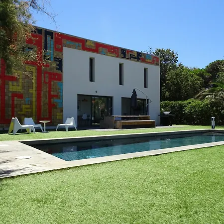 Le Cube Design A Avec Piscine Et Cuisine 4* イエール