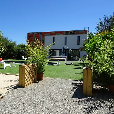 Le Cube Design A Avec Piscine Et Cuisine 4* イエール