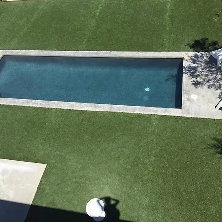 Le Cube Design A Avec Piscine Et Cuisine