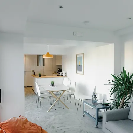 Le Cube Design A Avec Piscine Et Cuisine Guest house