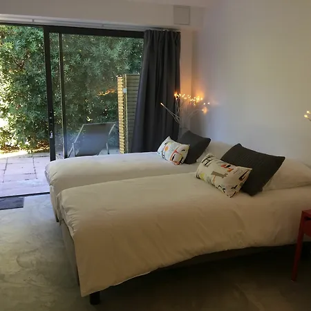Le Cube Design A Avec Piscine Et Cuisine Guest house Hyeres