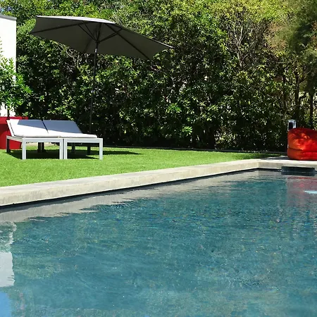 Le Cube Design A Avec Piscine Et Cuisine Guest house 4*