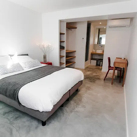 Le Cube Design A Avec Piscine Et Cuisine Guest house