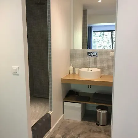 Le Cube Design A Avec Piscine Et Cuisine Guest house 4*